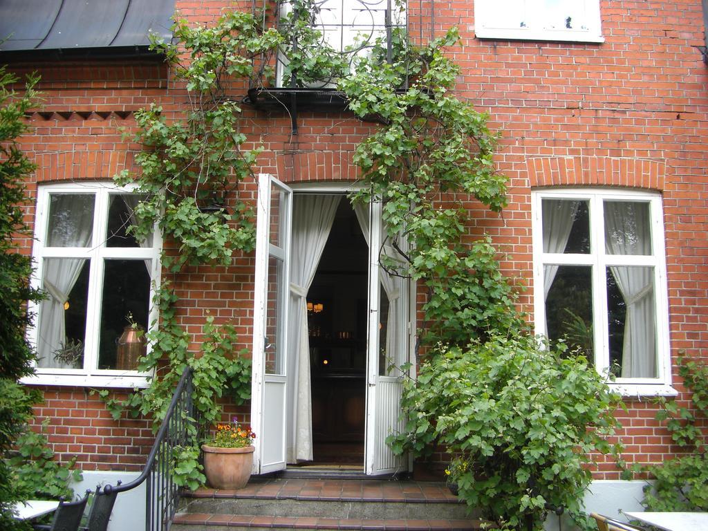Kastanjelund Hotel Yngsjo Bagian luar foto