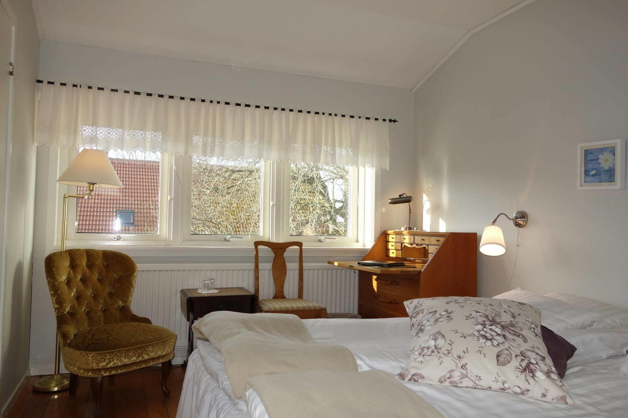 Kastanjelund Hotel Yngsjo Bagian luar foto