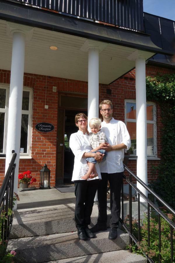 Kastanjelund Hotel Yngsjo Bagian luar foto