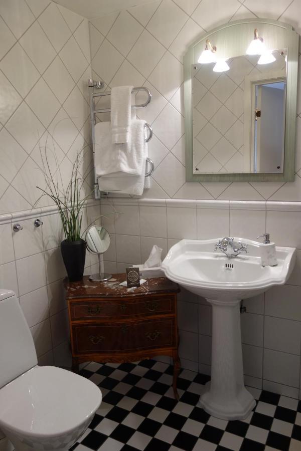 Kastanjelund Hotel Yngsjo Bagian luar foto