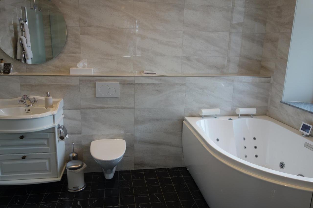 Kastanjelund Hotel Yngsjo Bagian luar foto